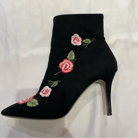 Betsey Johnson Estelle Black Embroidered Flower Boots Heels Size 8.5 Whimsigoth - Picture 7 of 13